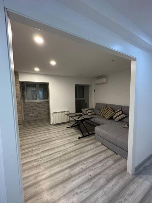 Cozy 1-Bedroom Apartment Madrid Eksteriør bilde