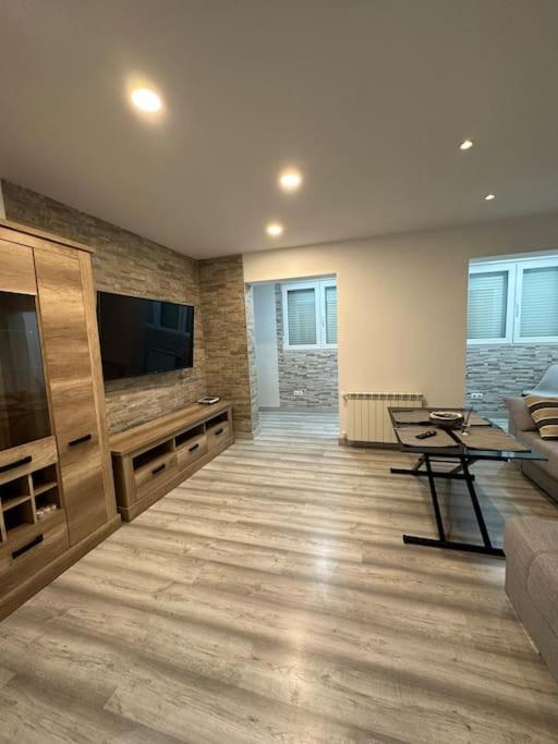 Cozy 1-Bedroom Apartment Madrid Eksteriør bilde