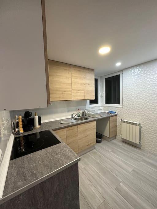 Cozy 1-Bedroom Apartment Madrid Eksteriør bilde