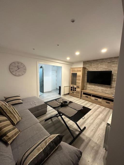 Cozy 1-Bedroom Apartment Madrid Eksteriør bilde